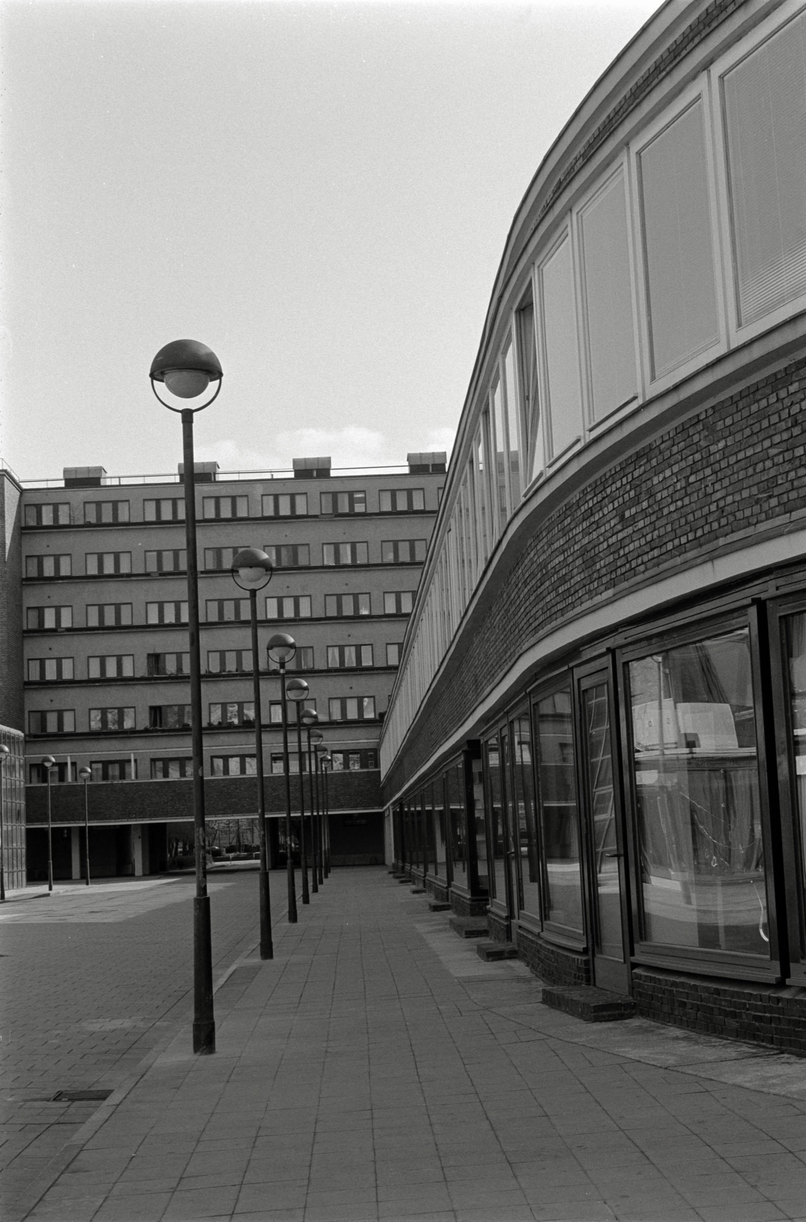 AHP F1993 03 006 sc240902 img13 NLP